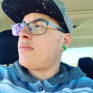 Meet your Posher, Travis